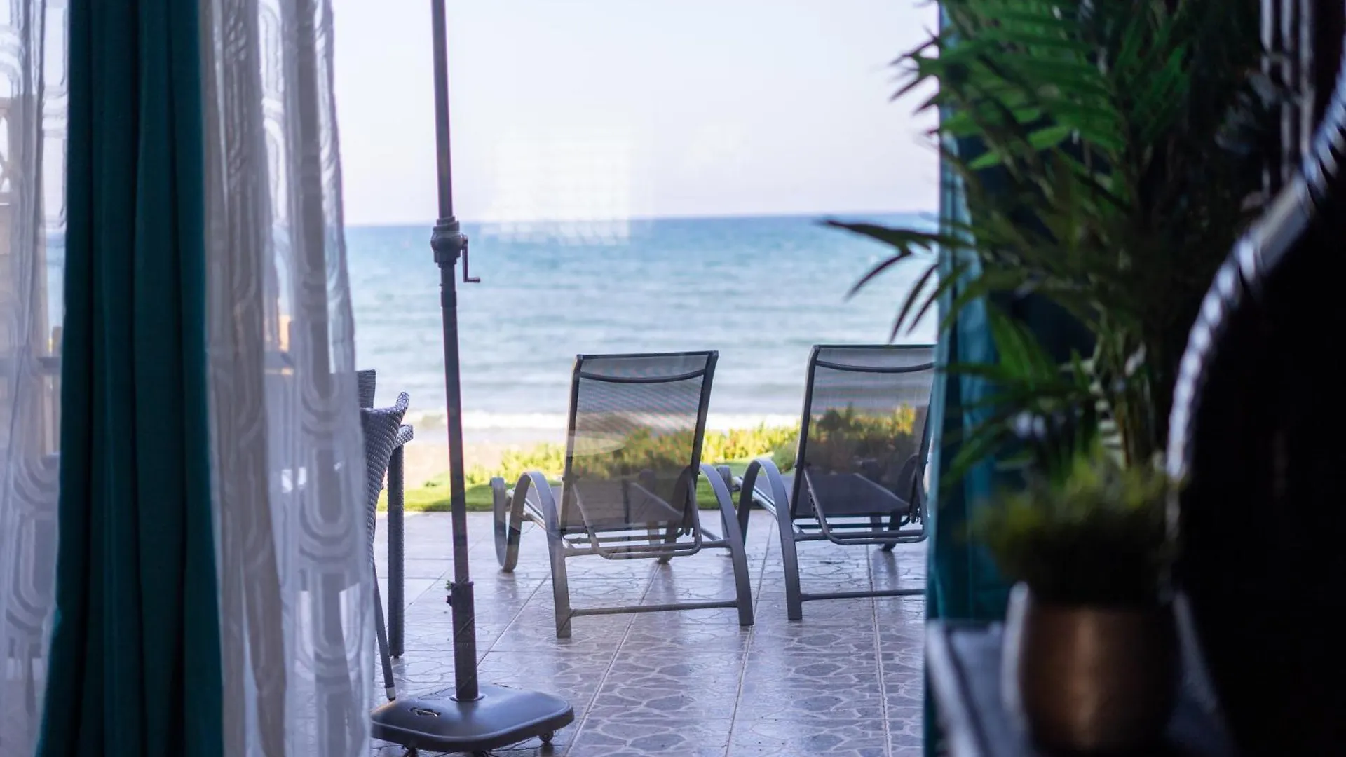Beach House At Seafront Villa Meneou Tatil Evi