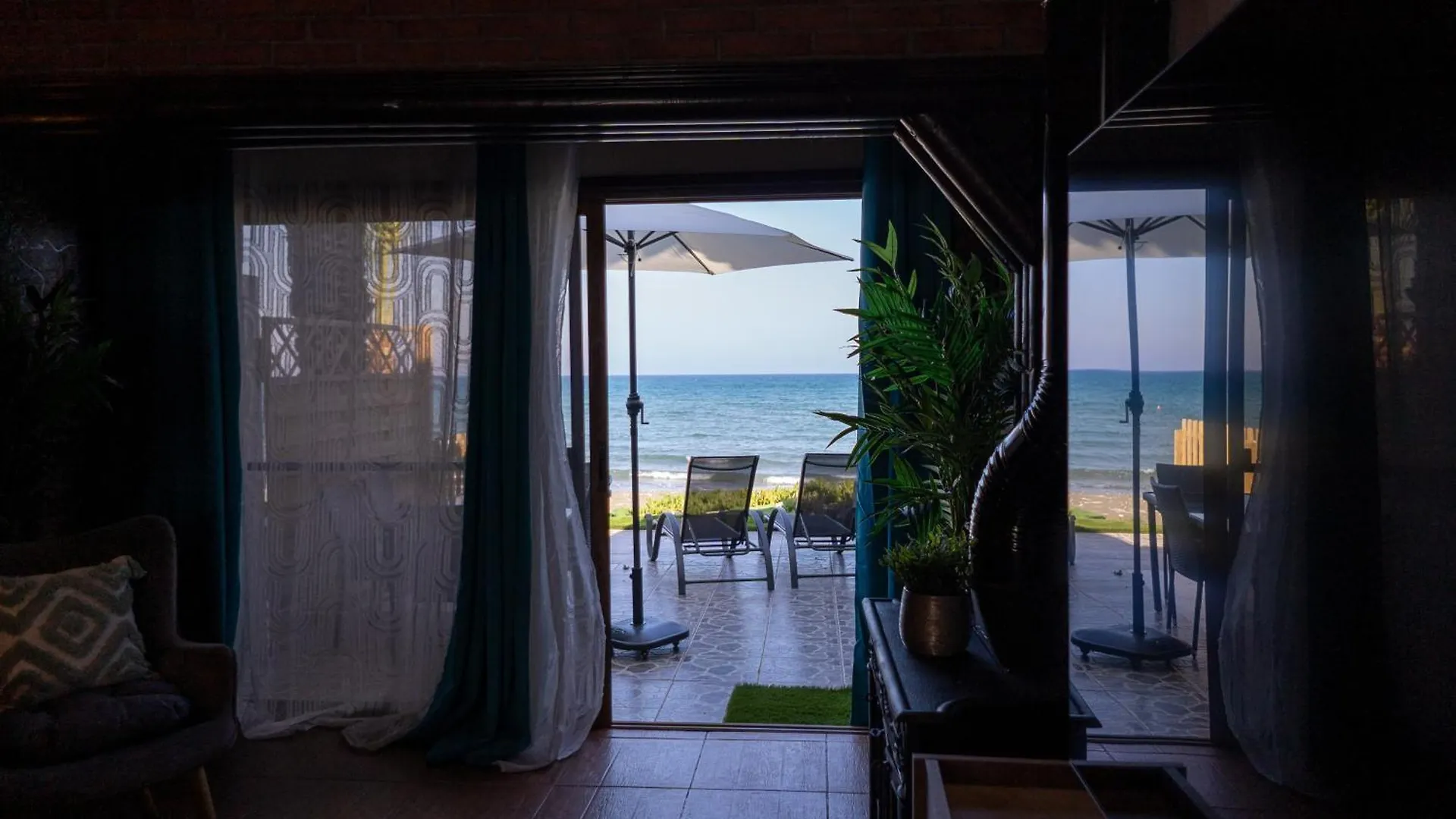 Beach House At Seafront Villa Meneou Tatil Evi