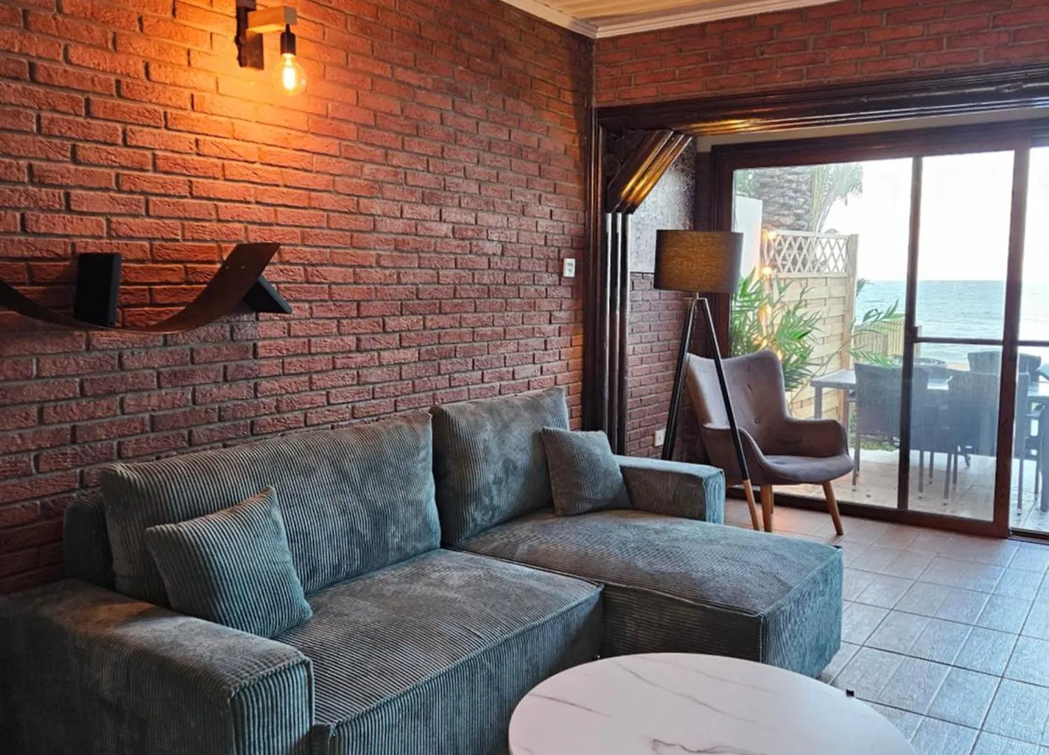 Вилла Beach House At Seafront Менеоу Дом отдыха