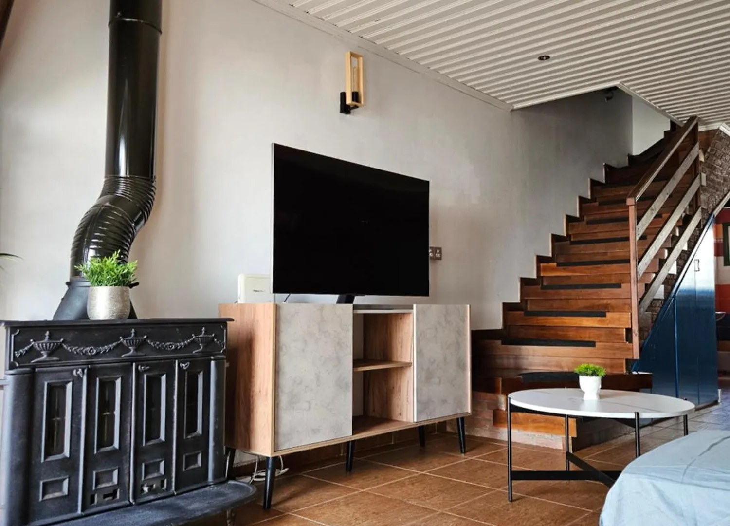 Дом отдыха Вилла Beach House At Seafront Менеоу